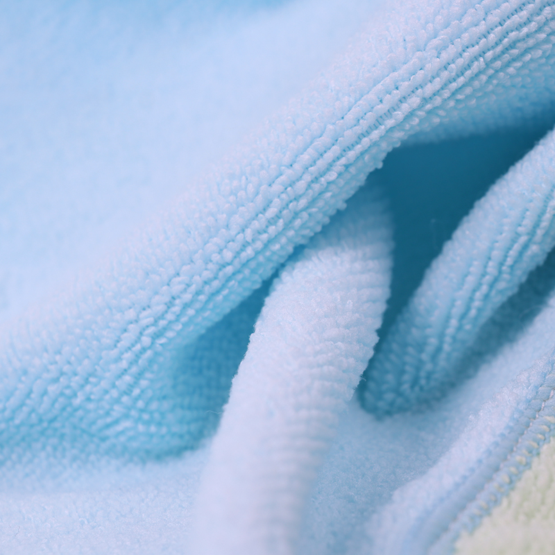 DRYING TOWEL WITH POCKETS